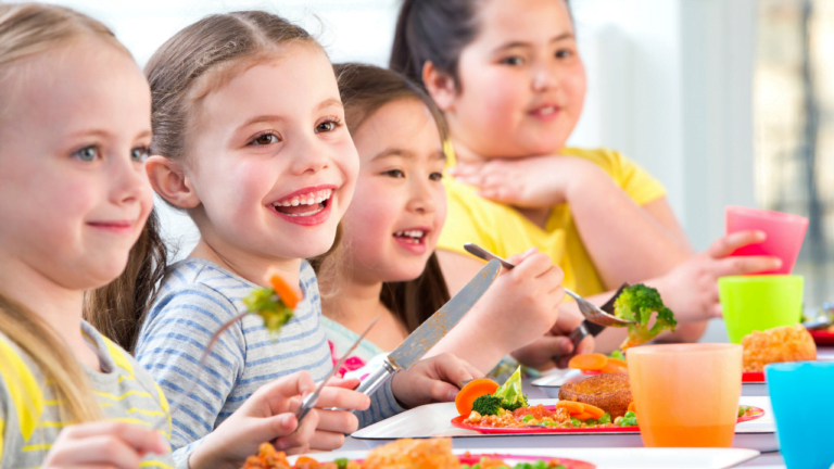 Como a escola infantil pode auxiliar na introdução alimentar do bebê?