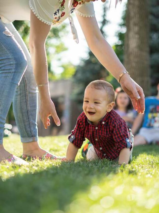 foto de uma família em um parque