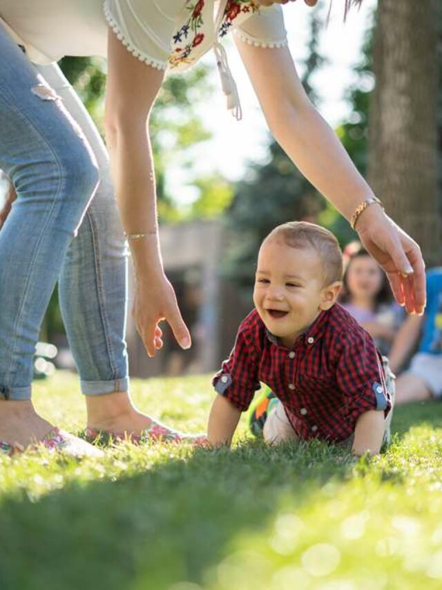 foto de uma família em um parque